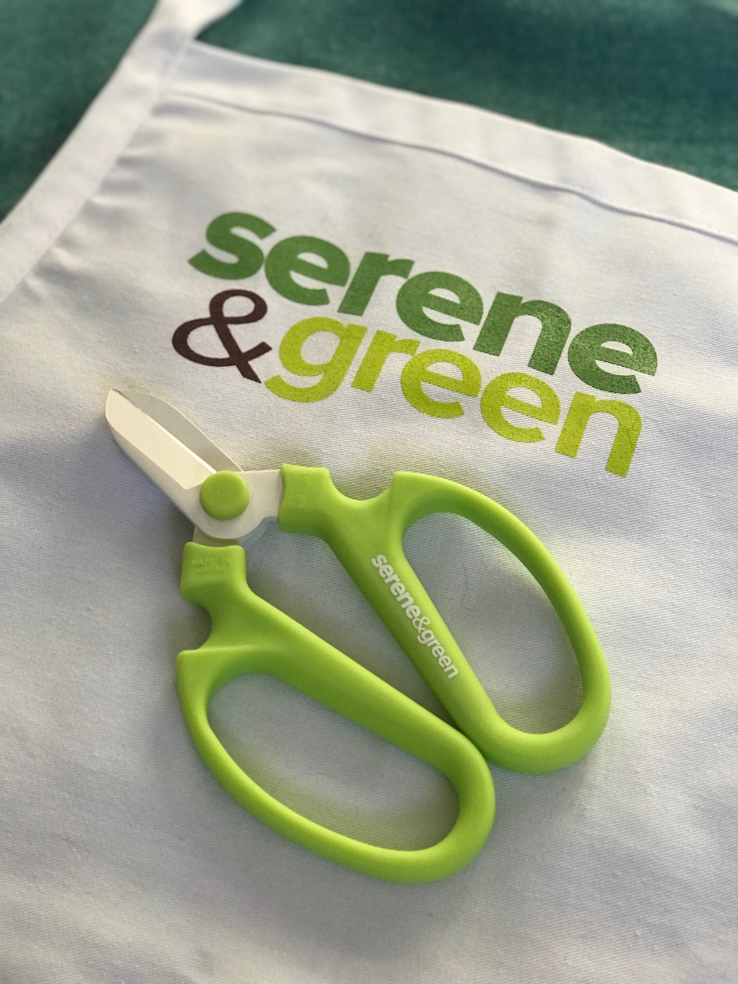 Collaboration Shears with serene&green